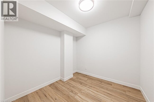 Photo du bâtiment - 555 Sanatorium Rd