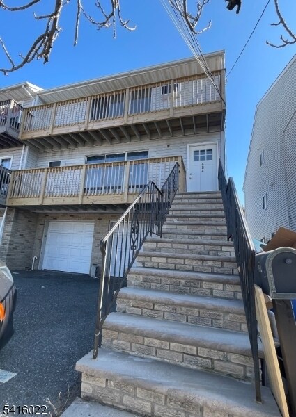 Building Photo - 404 S 5th St