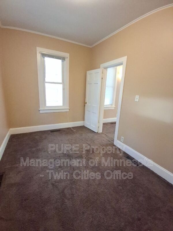 Foto del edificio - 987 N Churchill St