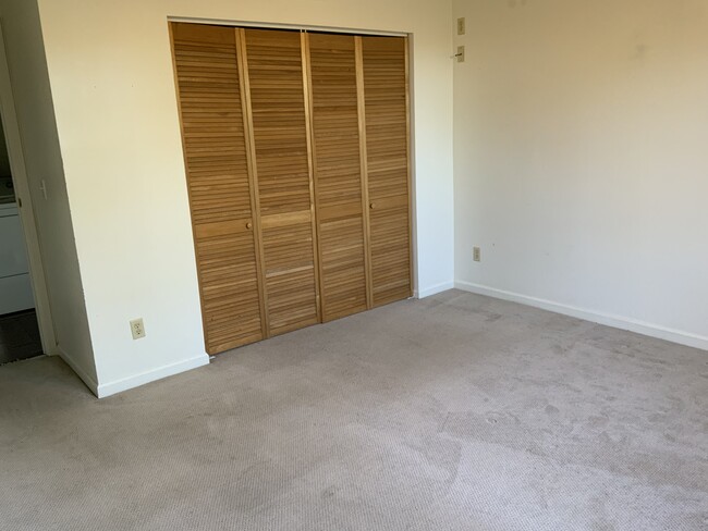 Master bedroom - 1233 Lerida Way