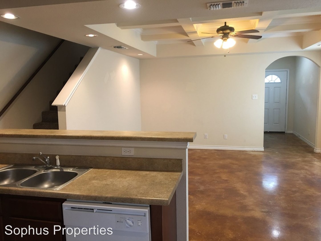 Primary Photo - 3 br, 2.5 bath Apartment - 5010 Summit Wood