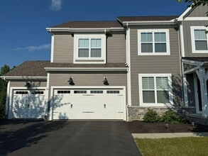 Building Photo - 10692 Pearl Creek Dr