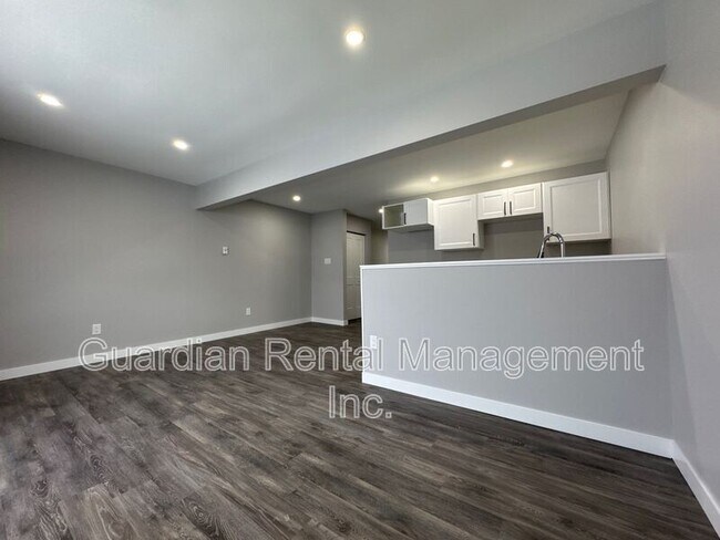 Building Photo - 215 Langworthy St