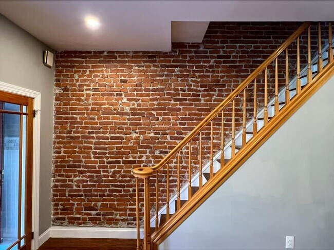 Foto del edificio - Stunning 3-Bedroom Townhome in South Philadelphia! Available February 1st!