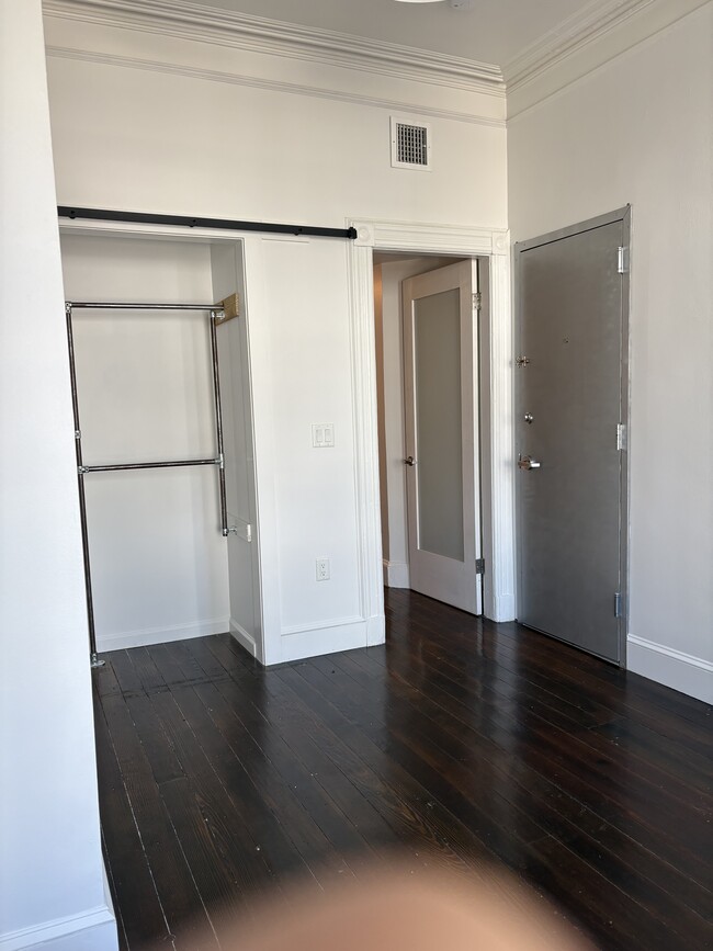 Building Photo - 65 Thorne St