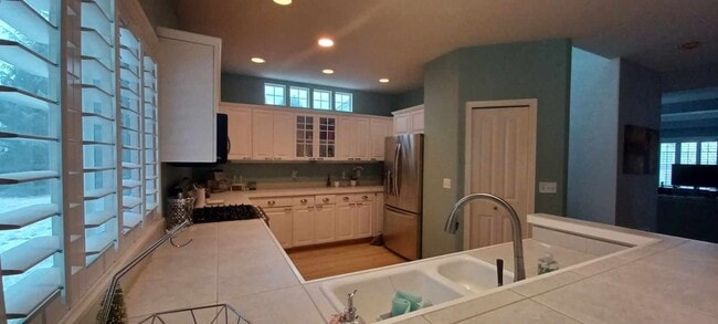 Foto del edificio - Beautiful 4 beds 2.5 baths home.