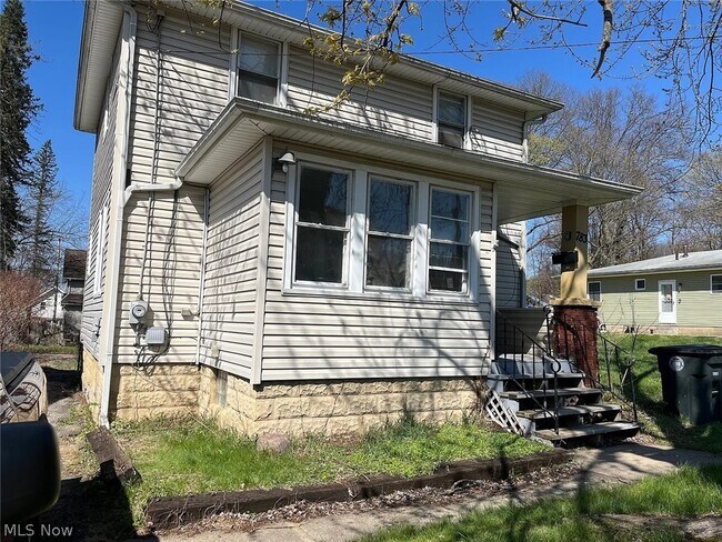 Building Photo - 783 Leonard St