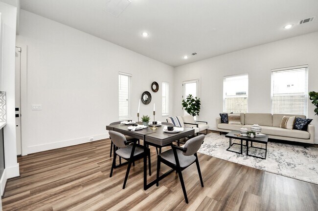 Foto del edificio - 879 Rachel St