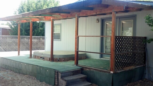 Building Photo - 5 Riley Cir
