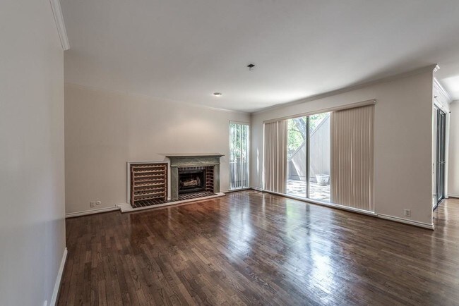 Building Photo - 268 Litchfield Ln
