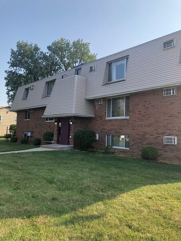 502 Bellarmine Dr E Unit 4, Joliet, IL 60436 Apartments in Joliet, IL