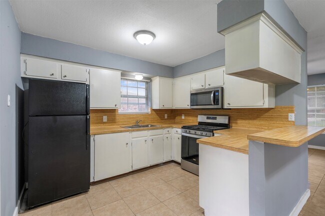 Foto del edificio - 1204 Crescent Blvd