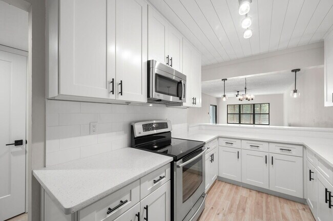 Foto del edificio - 6175 S Mirror Lake Dr