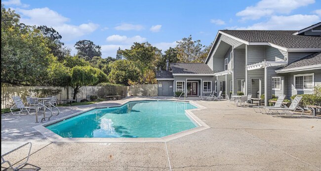 Foto del edificio - 7595 Canyon Meadows Cir