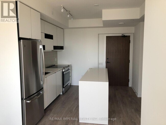 Photo du bâtiment - 4065 Confederation Pkwy