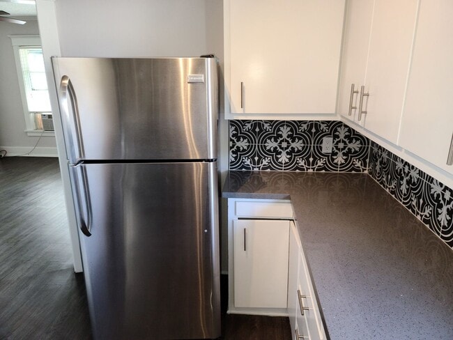 Interior Photo - 3720-3722 San Fernando Rd