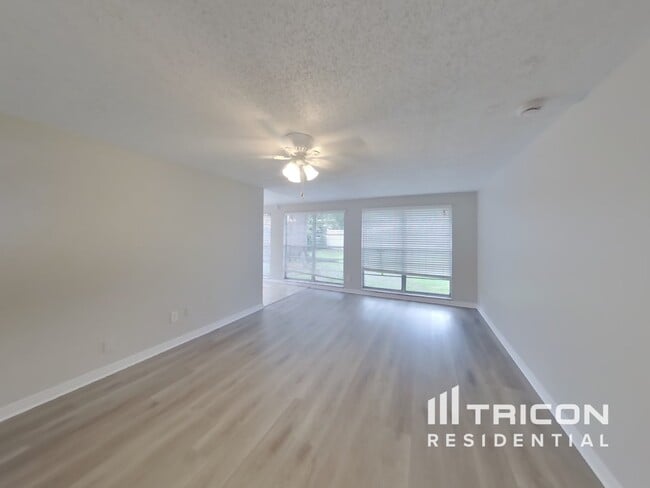 Building Photo - 6801 Wayside Ct