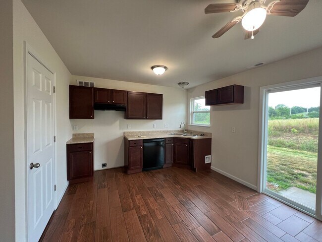 Foto del edificio - 3 bed/2 bath with 1 car garage for lease