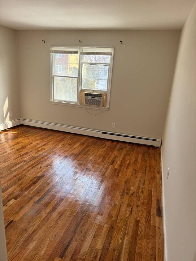 Building Photo - 43 Dunston Ave