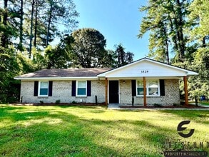 Building Photo - 3529 Torbay Dr