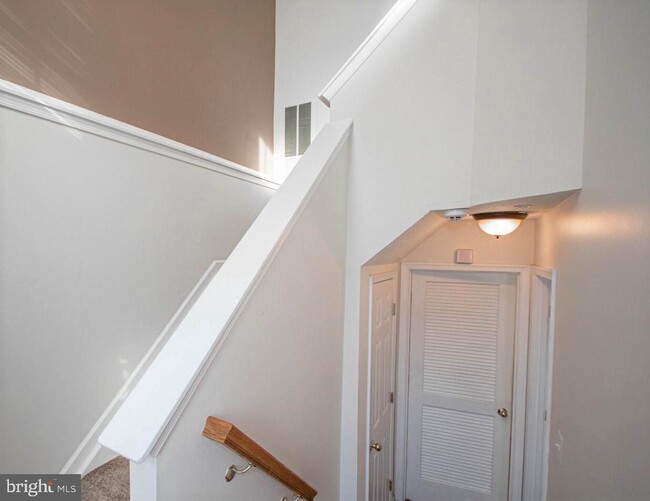Foto del edificio - 843 Middle River Rd