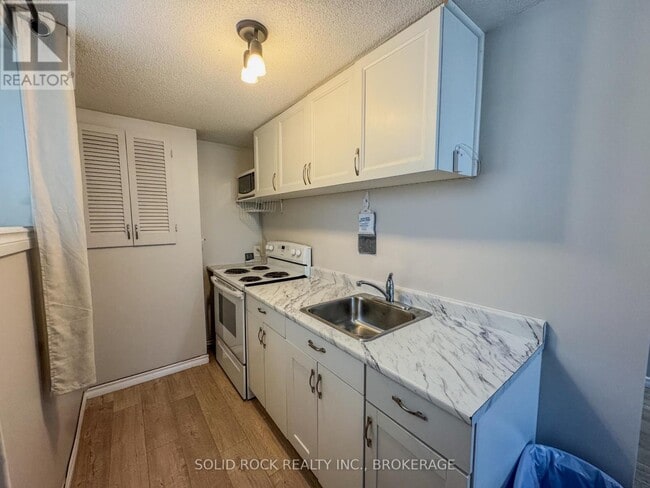 Building Photo - 842 Milford Dr