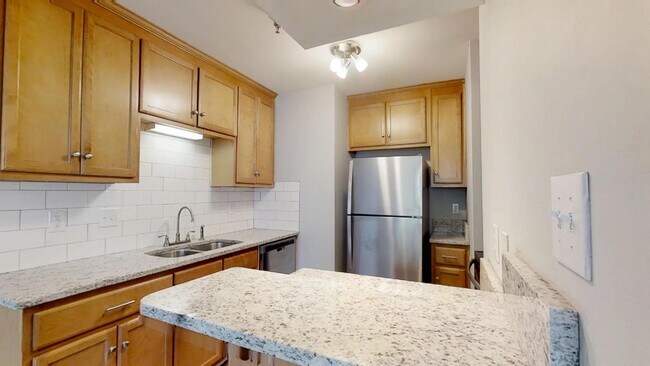 Foto del edificio - 1555 W King St