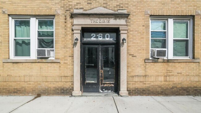 Building Photo - 260 Davis Ave