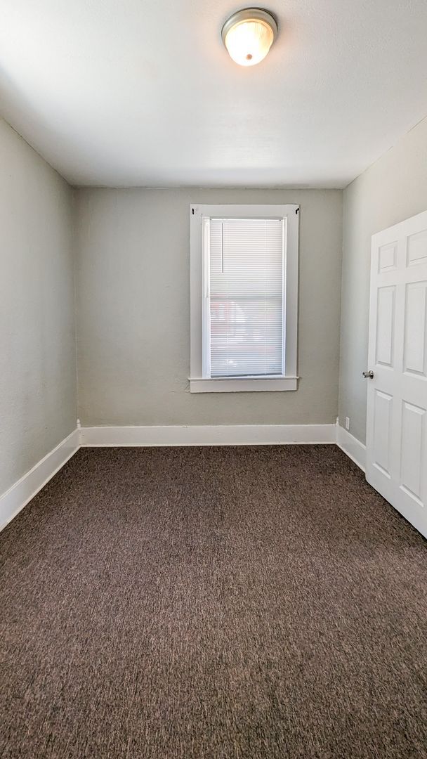 Building Photo - PRELEASING for AUGUST! Close to Campus; In-Unit Washer and Dryer