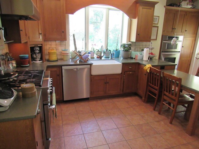 Building Photo - 46 Wait St