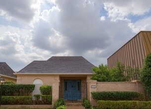 Building Photo - 627 Chadbourne Ct