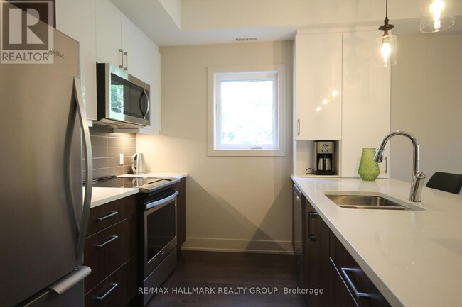 Building Photo - 210 Clare St