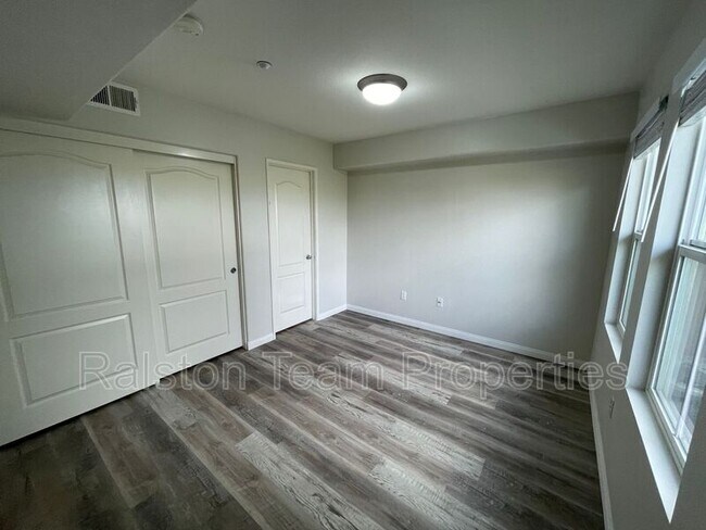 Building Photo - 1644 Burr Oak Pl