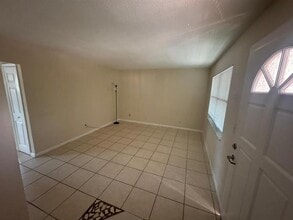Building Photo - 4732 SW 33rd Ave