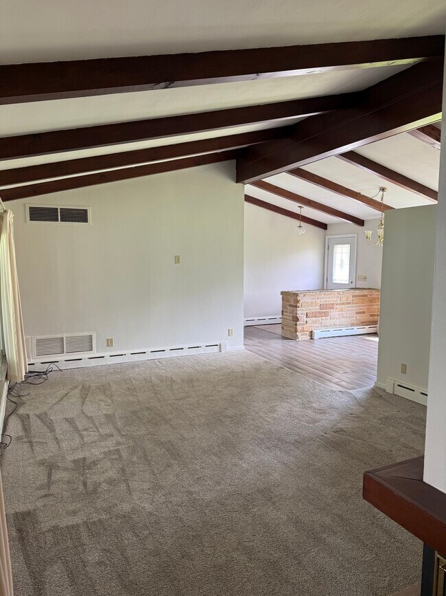 Building Photo - 317 West Dr