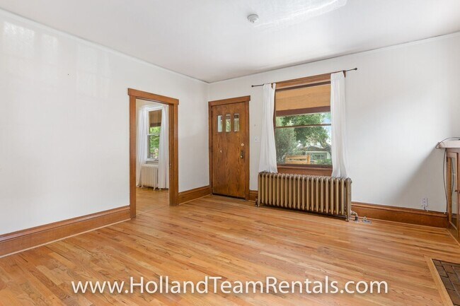 Building Photo - AWESOME WASH PARK FULL DUPLEX! 2 UNITS FOR...