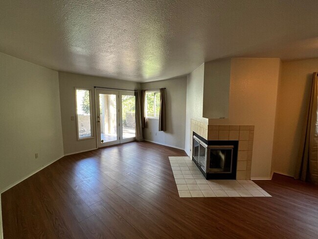 Foto del edificio - Spacious 2 BD, 2 BA Condo in University Ci...