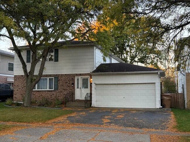 Building Photo - 46 Strasbourg Dr