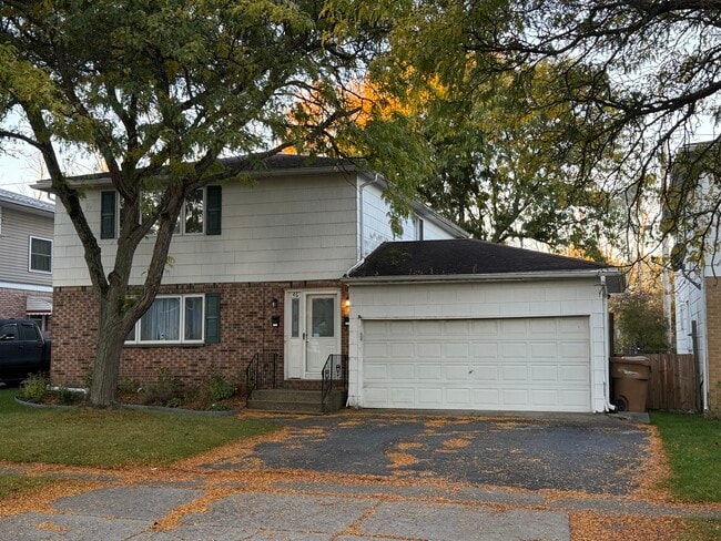 Building Photo - 46 Strasbourg Dr