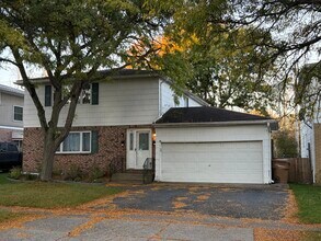 Building Photo - 46 Strasbourg Dr
