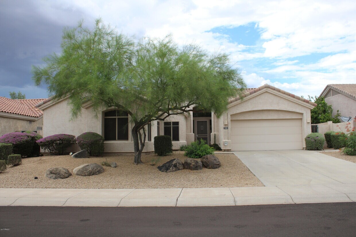 Primary Photo - 7220 E Whistling Wind Way