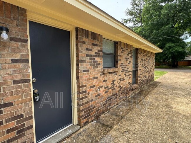 Foto del edificio - 4107 Beardsley Dr