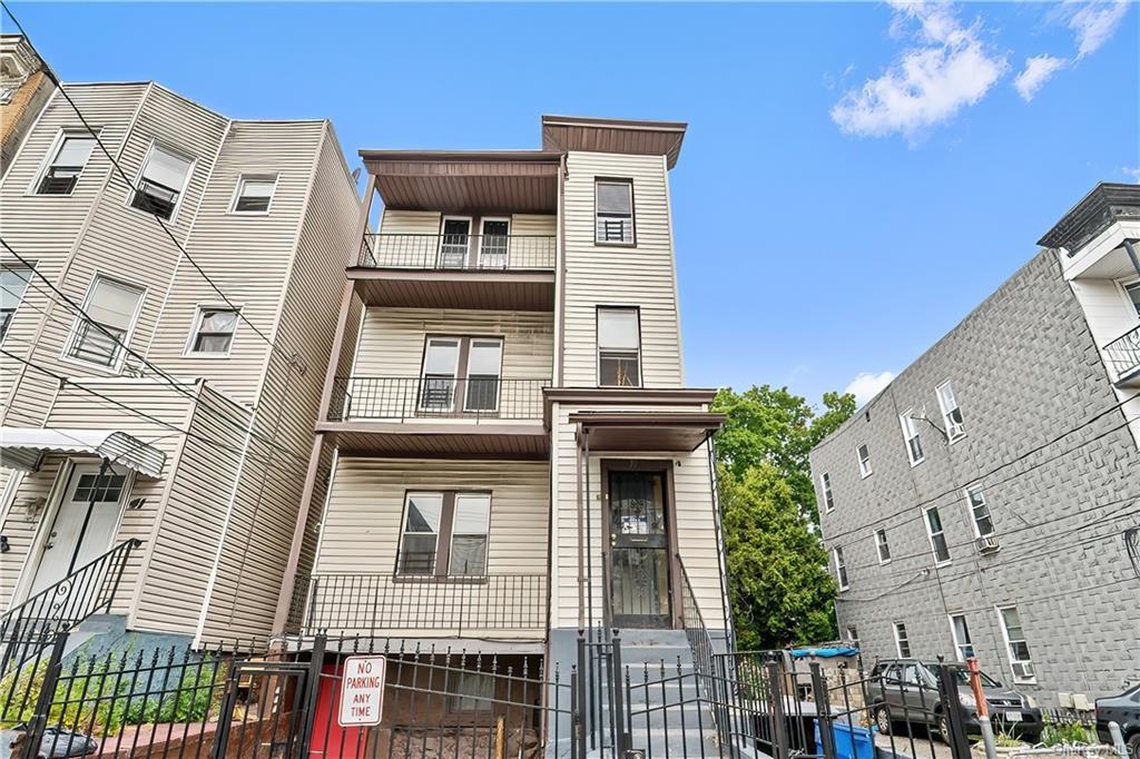 39 Victor St Unit 2, Yonkers, NY 10701 Room for Rent in Yonkers, NY