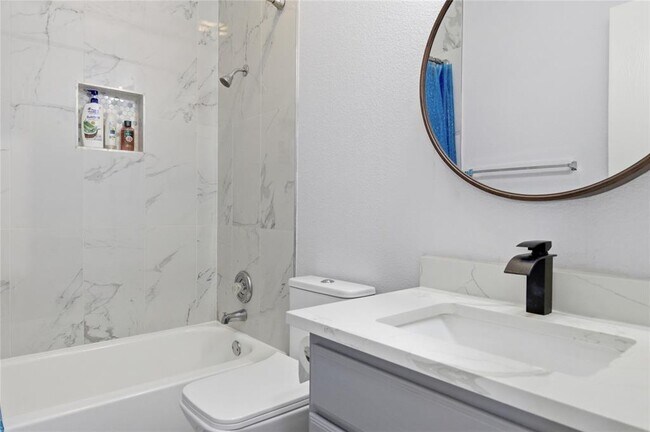 Foto del edificio - 7510 Lazy Creek Dr