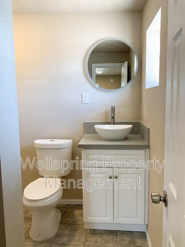 Foto del edificio - 419 S Sanders St