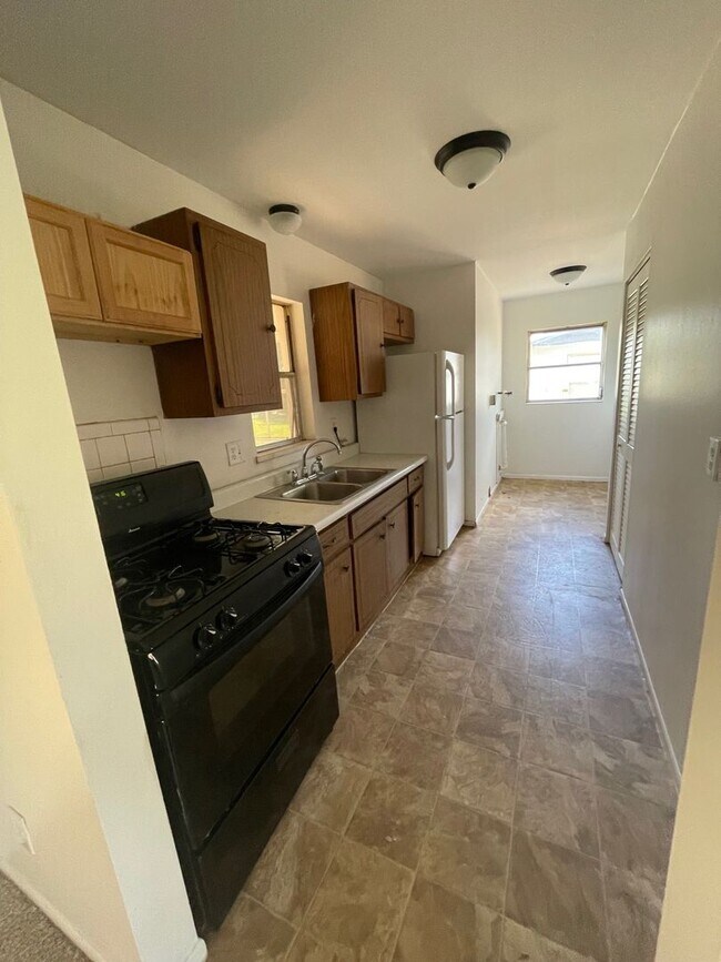 Foto del edificio - 3 Bed 1 Bath Home | Pet Friendly Fenced Yard | Washer Dryer Hook Ups | Section 8 Welcome