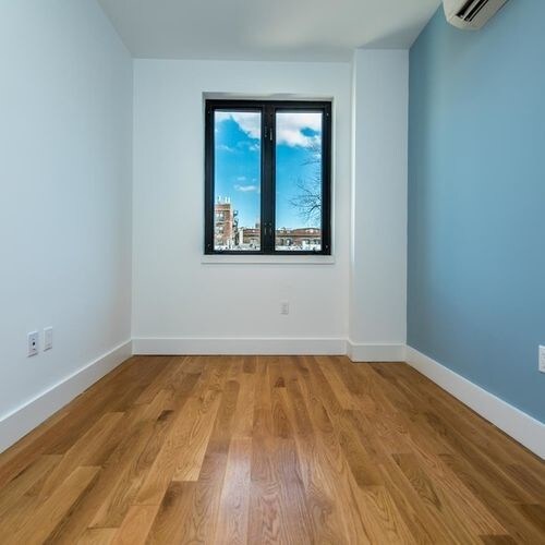 Foto del edificio - 1002 Bushwick Ave