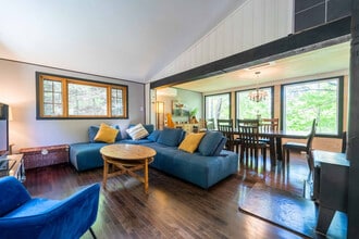 Building Photo - 1896 Chem. du Domaine