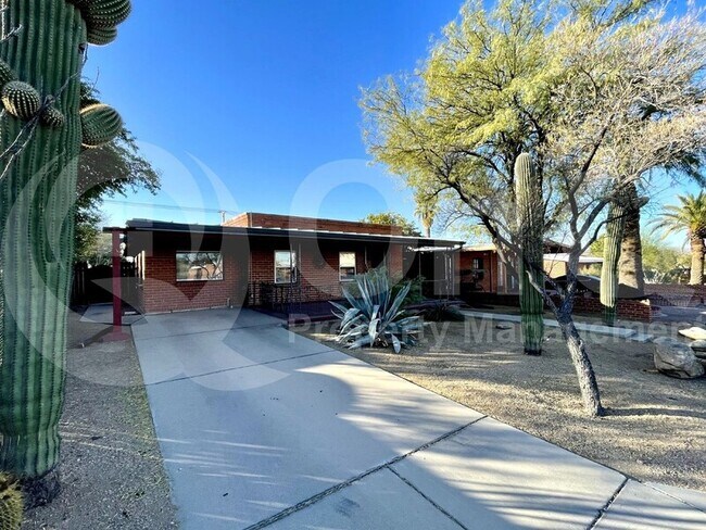 Building Photo - 1622 E Copper St