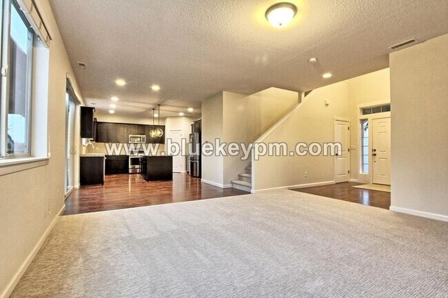 Foto del edificio - 3 Bed, 2.5 Bath Luxury Pet Friendly Home in Ridgefield